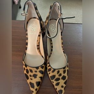 Ankle strap leopard pumps